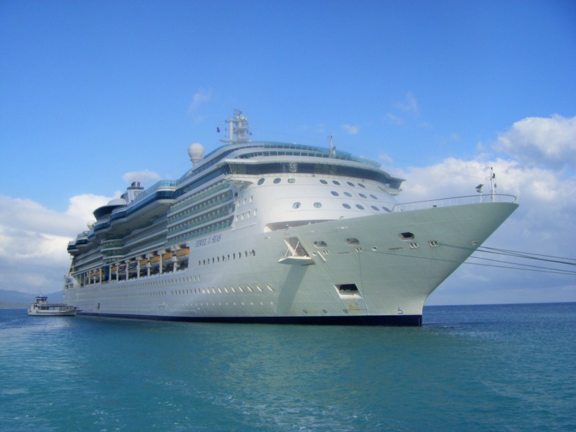 Jewel_of_the_Seas_in_Labadee
